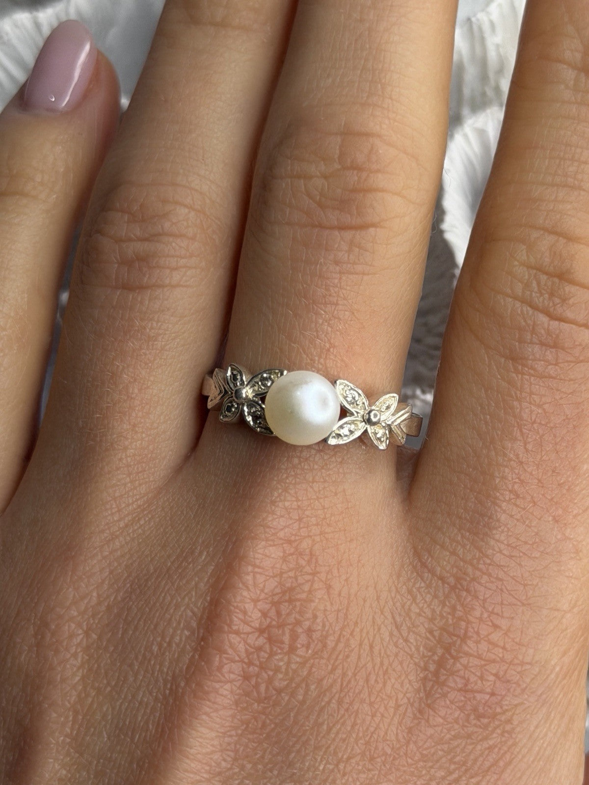 Lovely 925 Sterling Silver Pearl & Beryl Ring Size 10