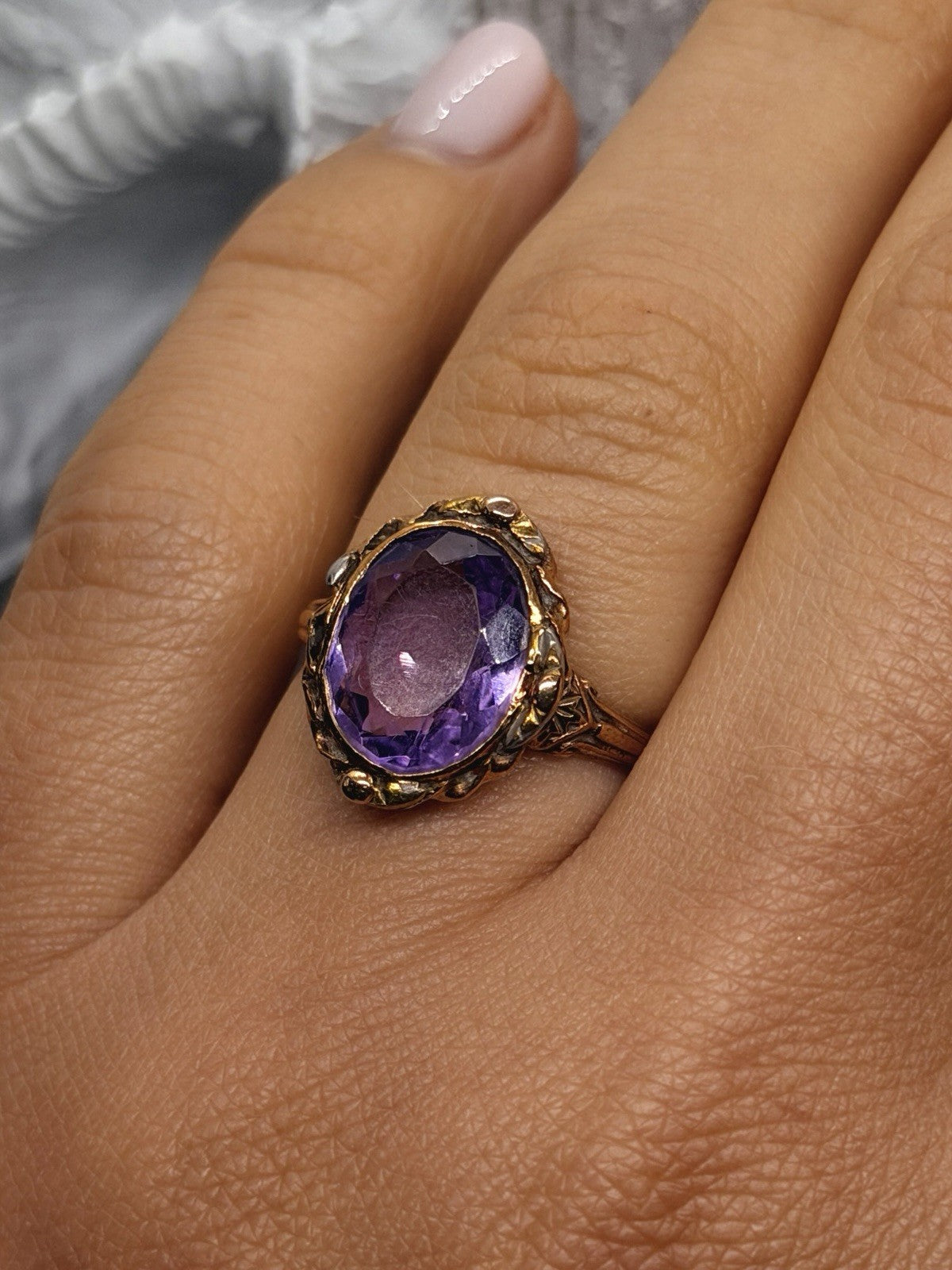 Vintage 10K Yellow Gold Oval Amethyst Ornate Filigree Ring Size 6