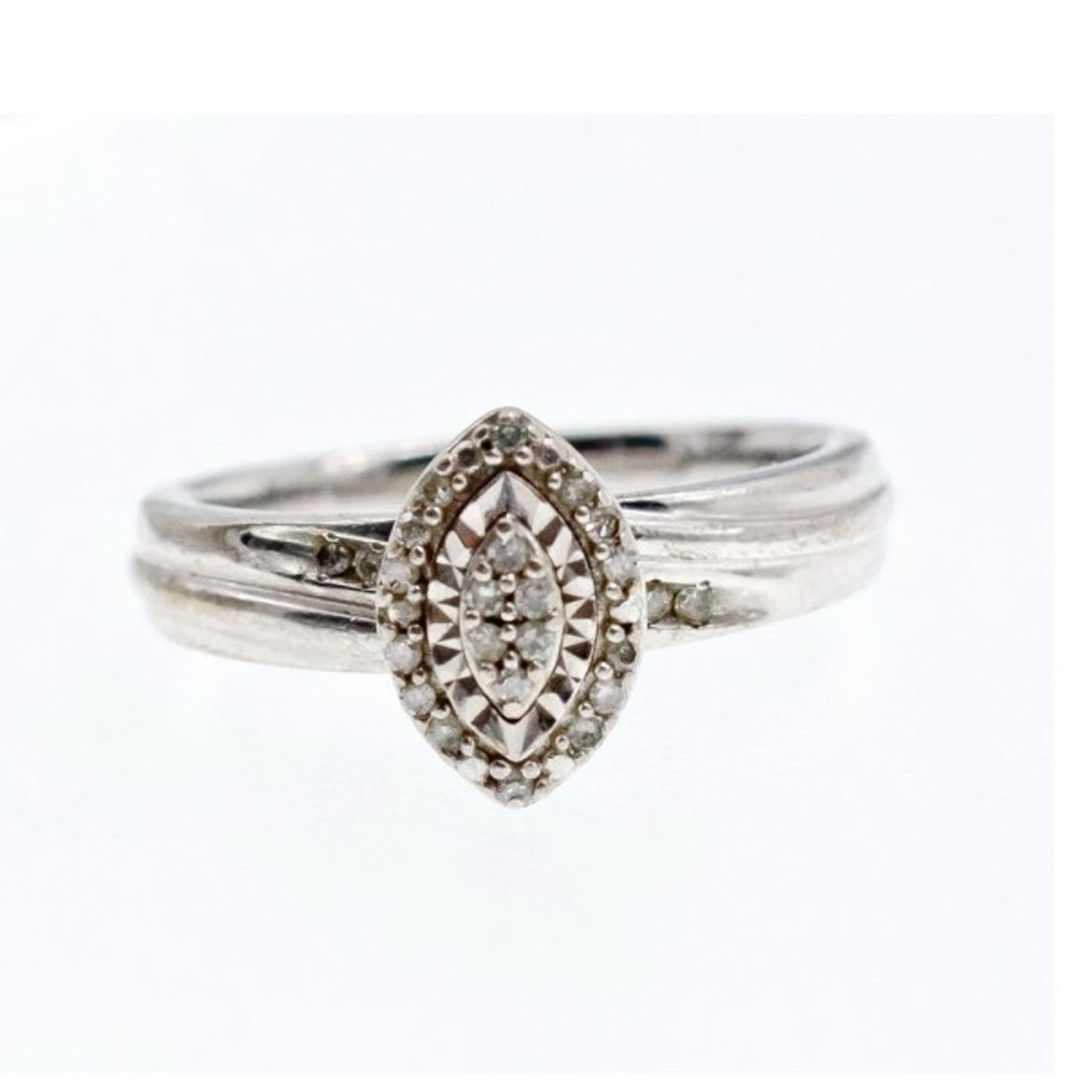 925 Sterling Silver White Sapphires Ring Size 7