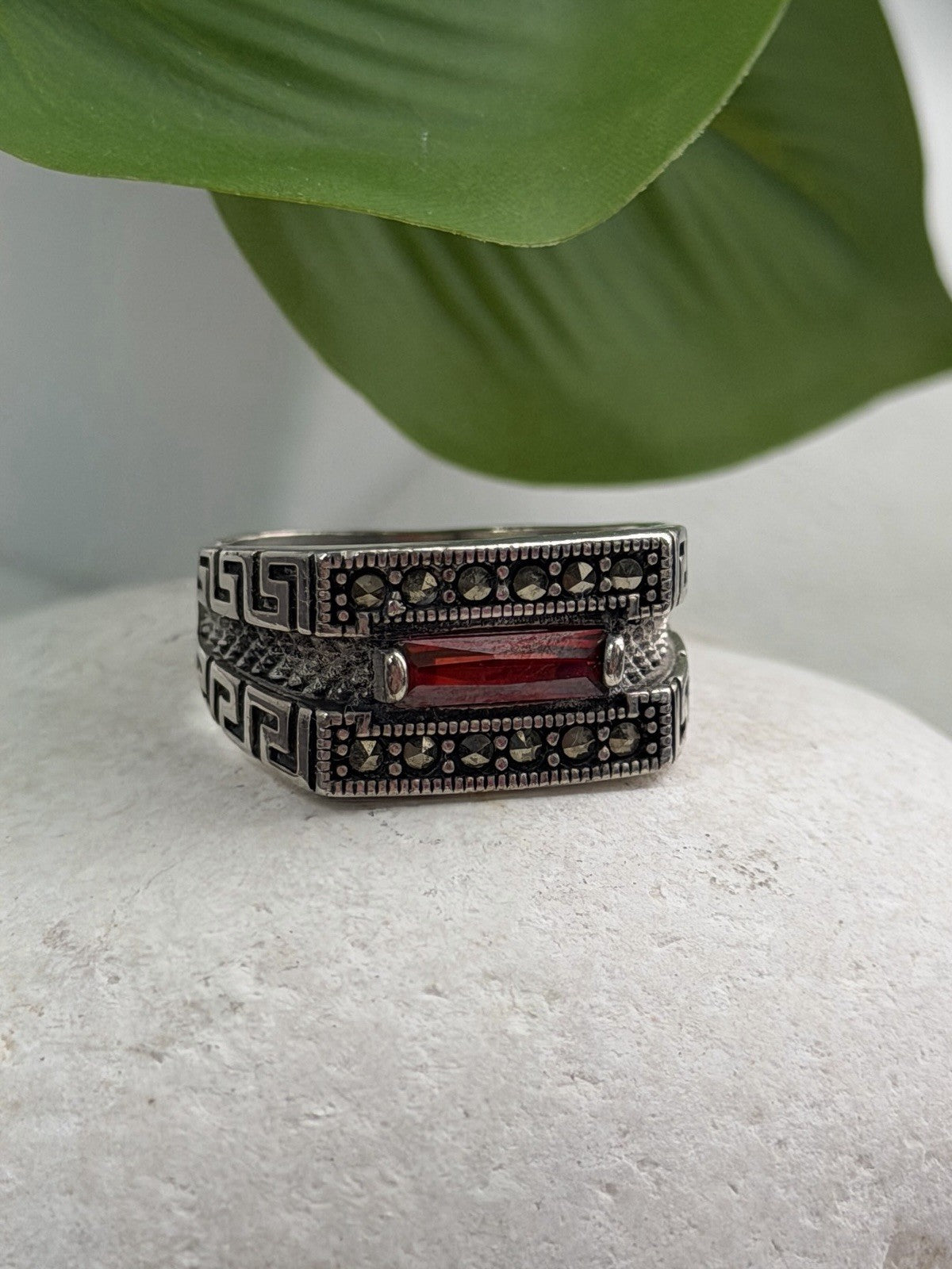 Men's  925 Sterling Silver Garnet & Marcasite Ring Size 10