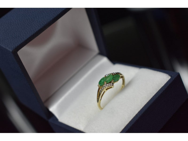 10K Yellow Gold Emerald & Diamonds Ring Size 6.75