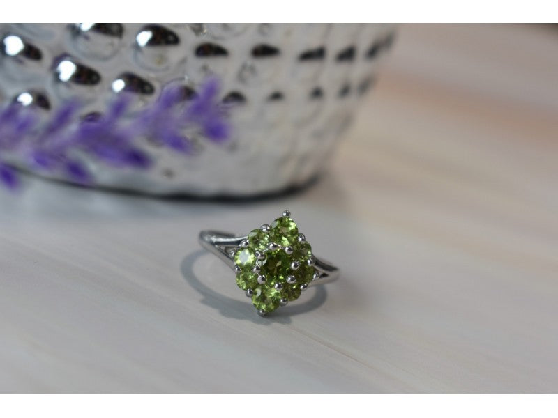 925 Sterling Silver Peridot Ring Size 8