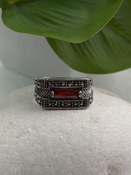 Men's  925 Sterling Silver Garnet & Marcasite Ring Size 10
