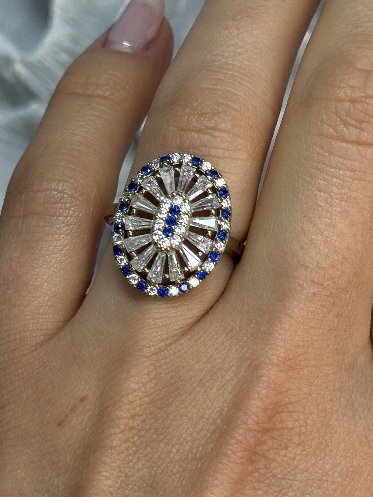 Beautiful 925 Sterling Silver CZ Ring Size 7.5