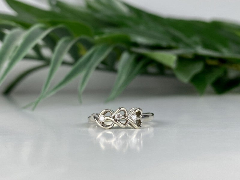 10K White Gold Diamonds "Hearts" Ring Size 7