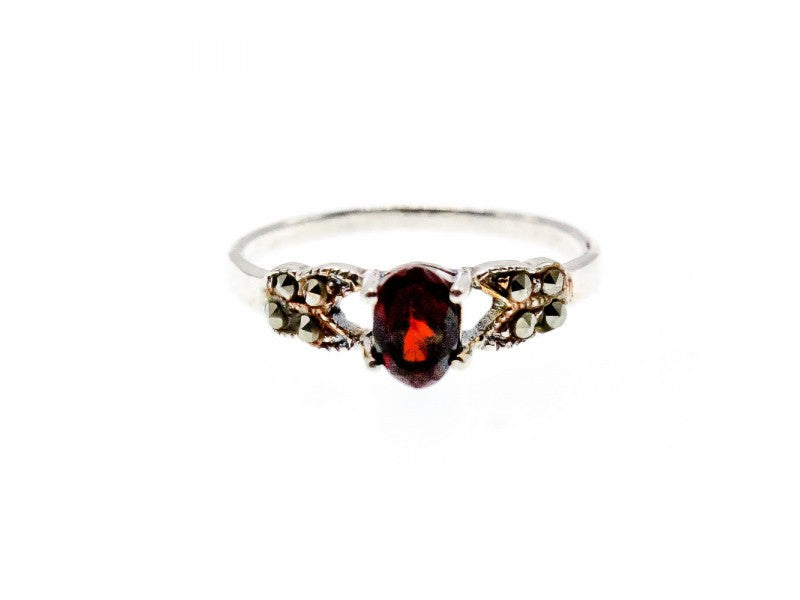 925 Sterling Silver Garnet & Marcasites Ring Size 7