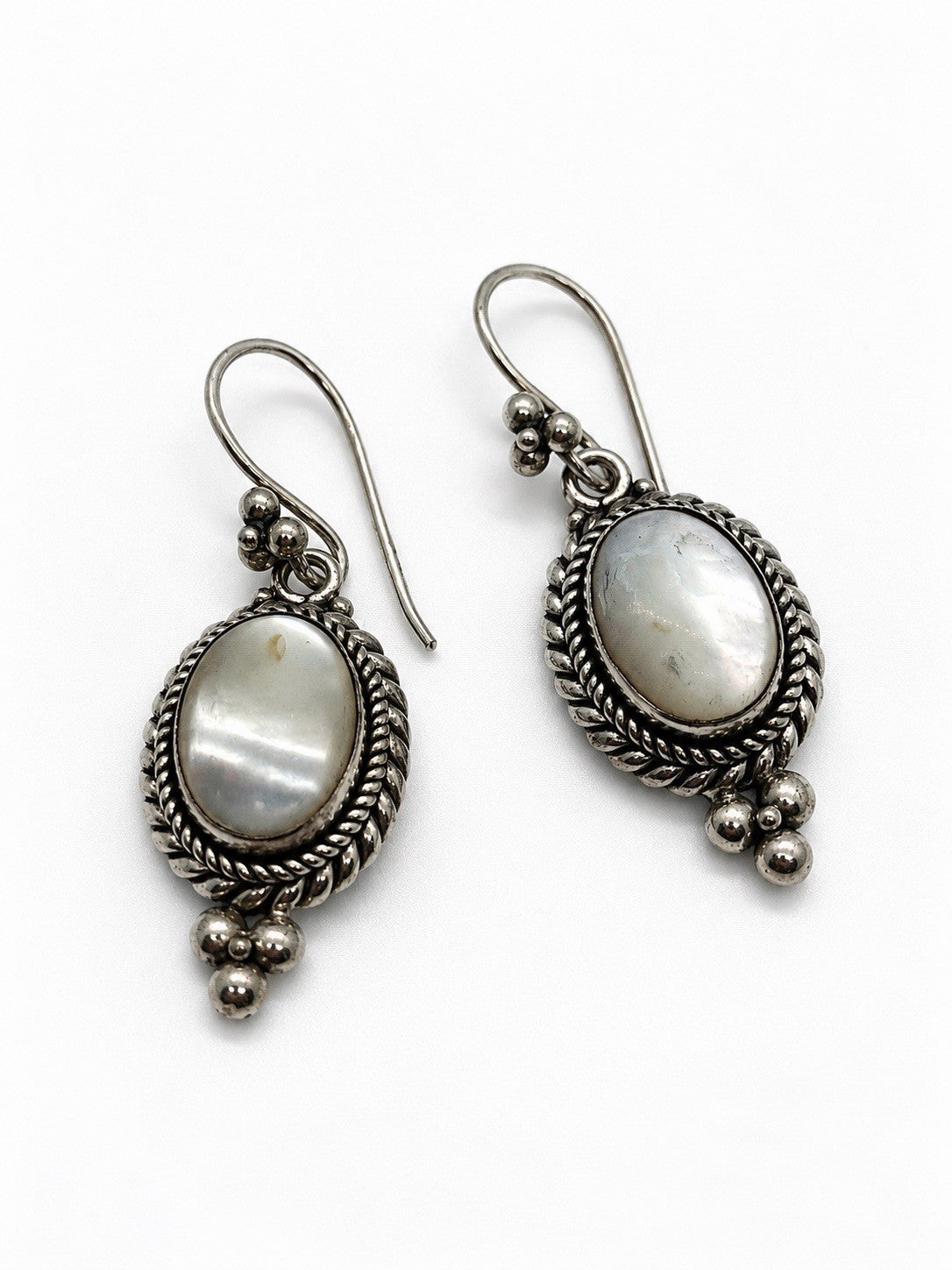 Vintage 925 Sterling Silver Mother of Pearl Oval Dangle Earrings