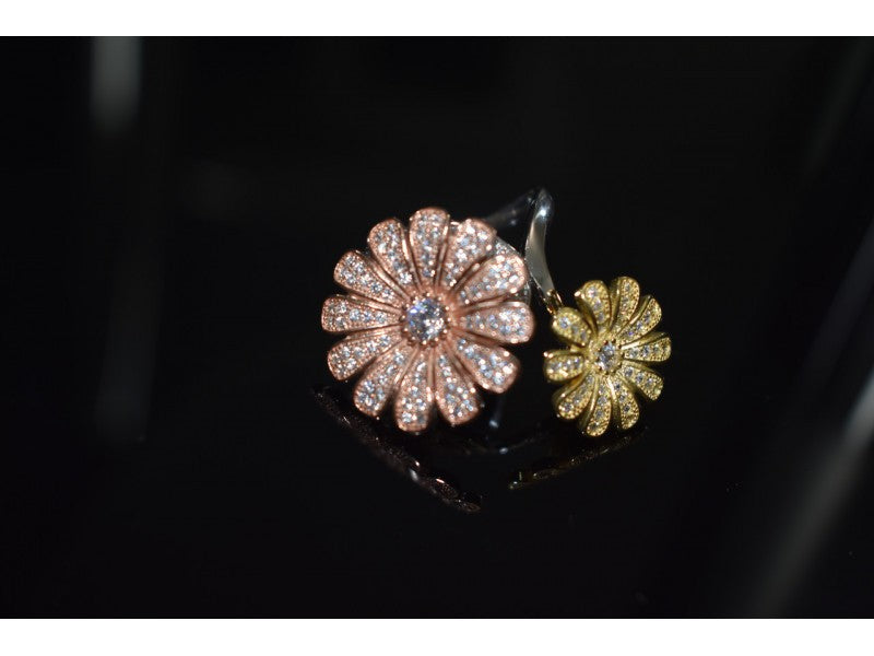 925 Sterling Silver CZ "Flowers" Ring Size 7.5