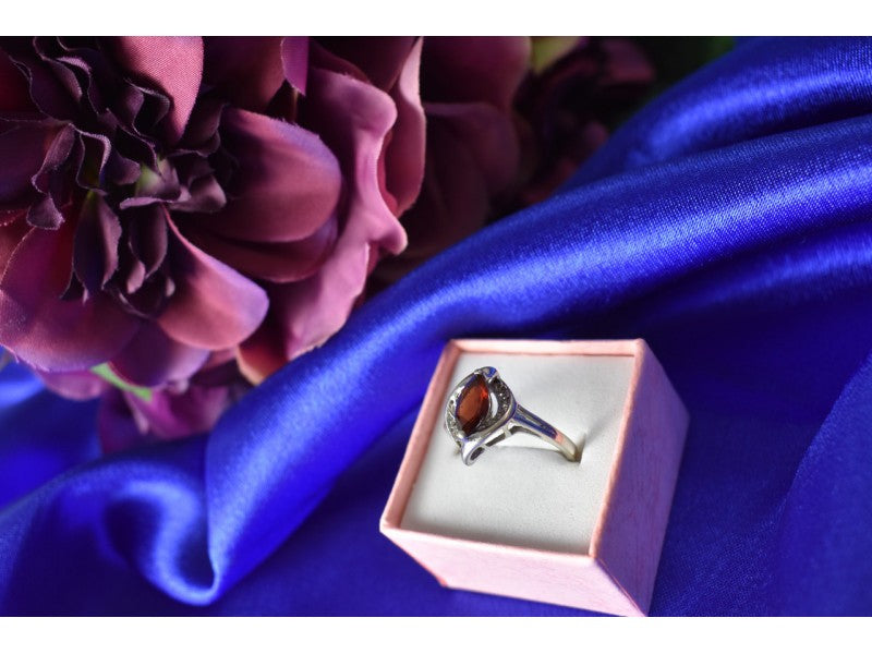 925 Sterling Silver Garnet Ring Size 6.5