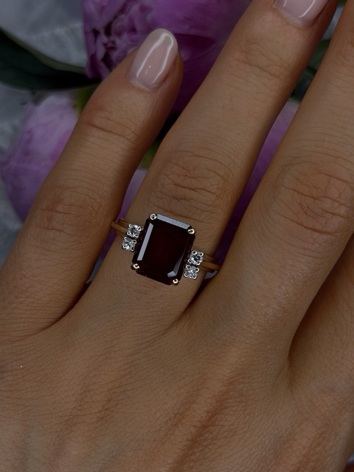 14K Yellow Gold Burgundy Red Garnet & Diamonds Ring Size 8