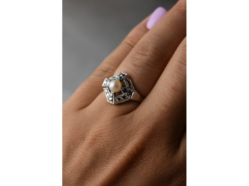 925 Sterling Silver Pearl and Marcasites Ring Size 6.5
