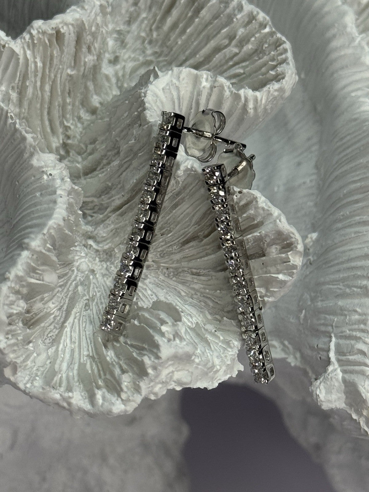 14K WHITE GOLD DIAMONDS EARRINGS LENGTH 1.13 INCH