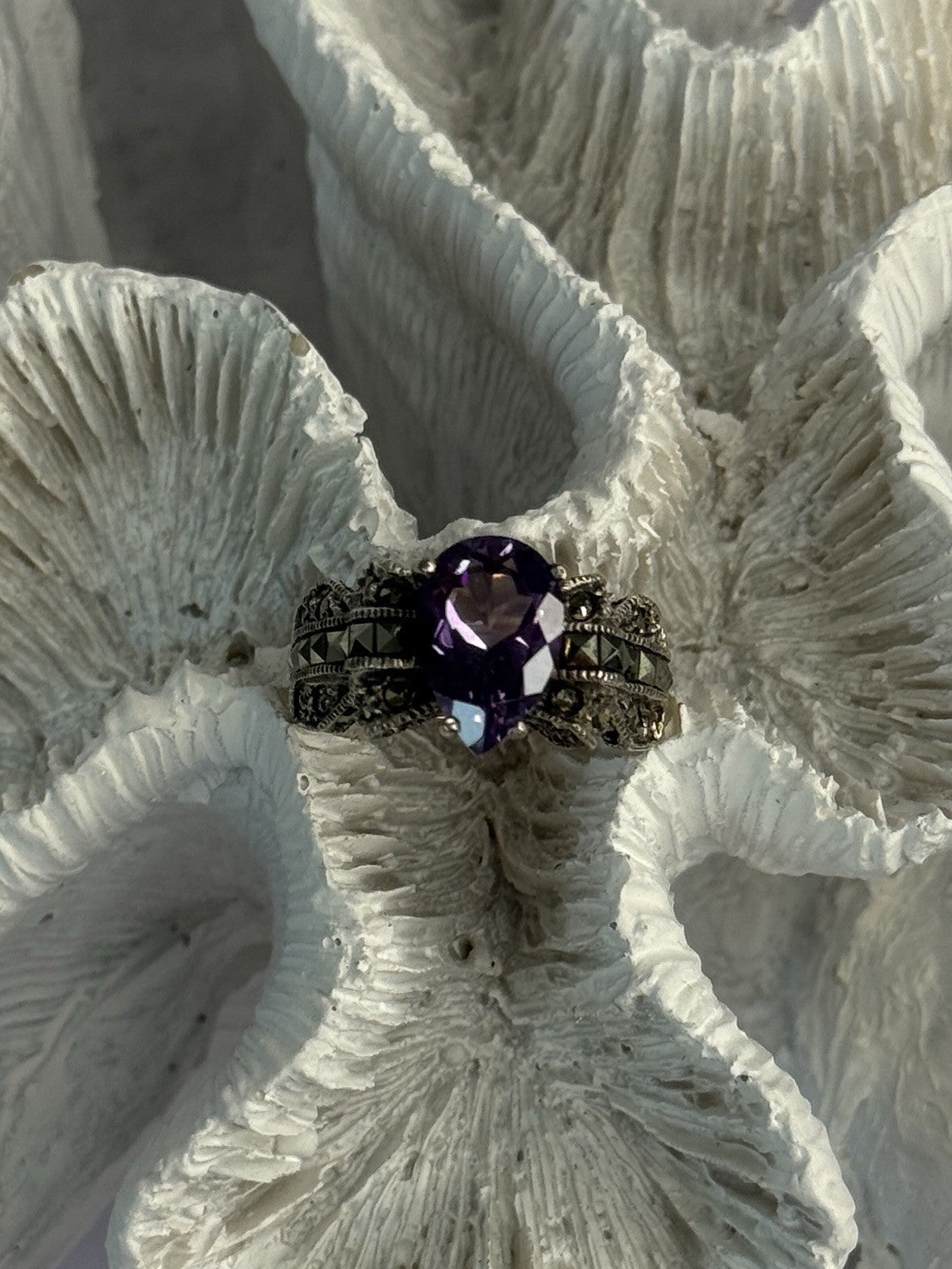 925 Sterling Silver Amethyst & Marcasite Ring Size 7