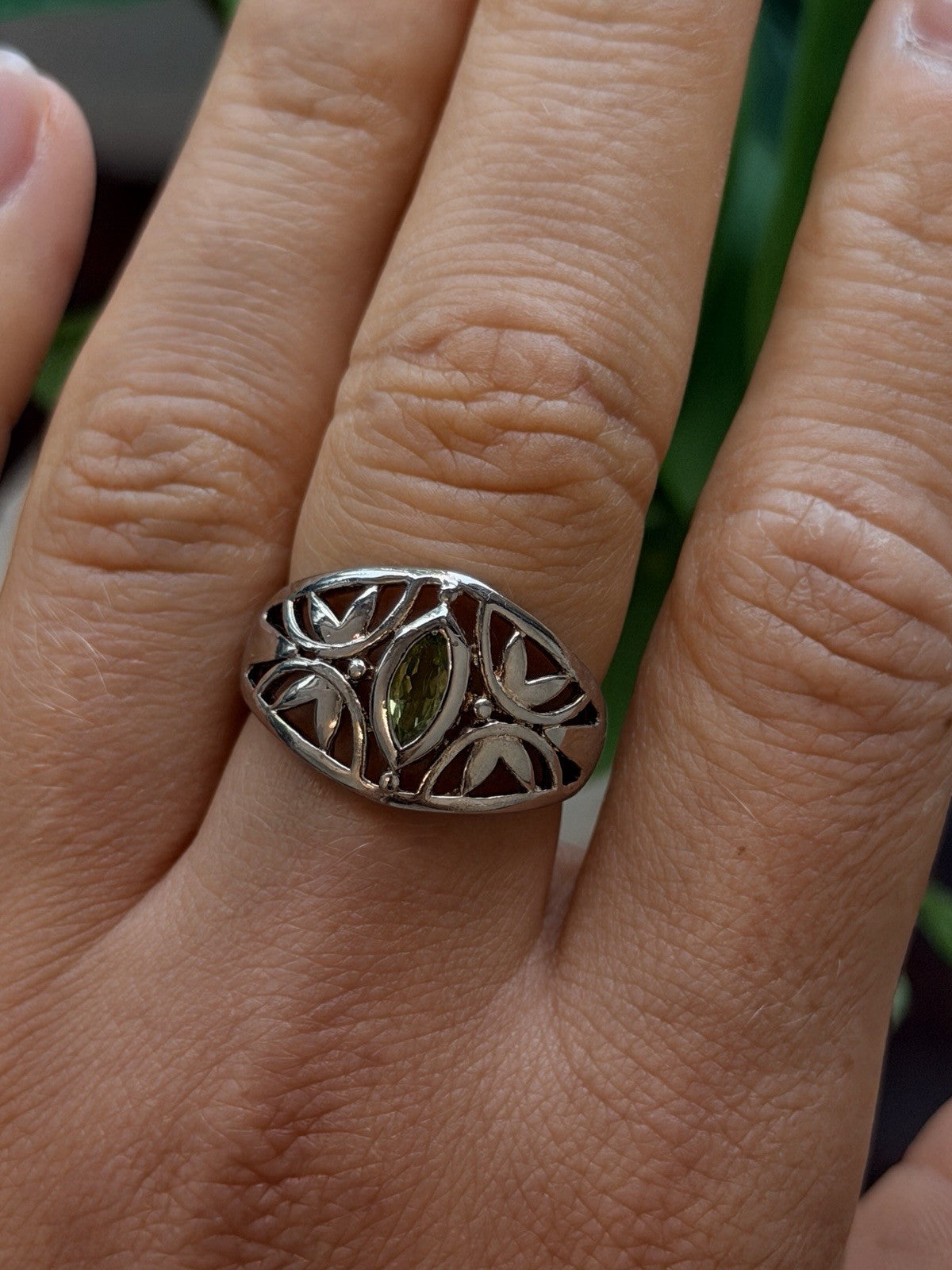 925 Sterling Silver Marquise Cut Peridot Art Nouveau Filigree Ring Size 8