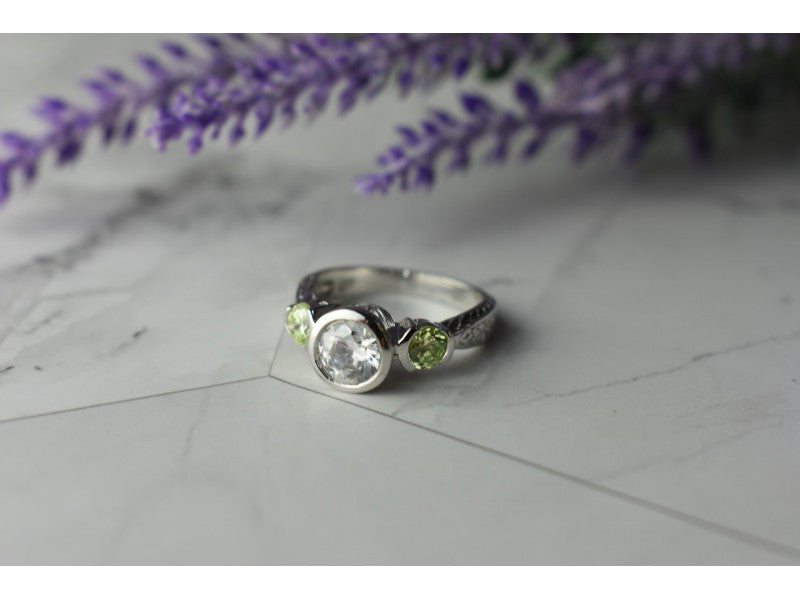 925 Sterling Silver White & Green CZ Ring Size 6.5