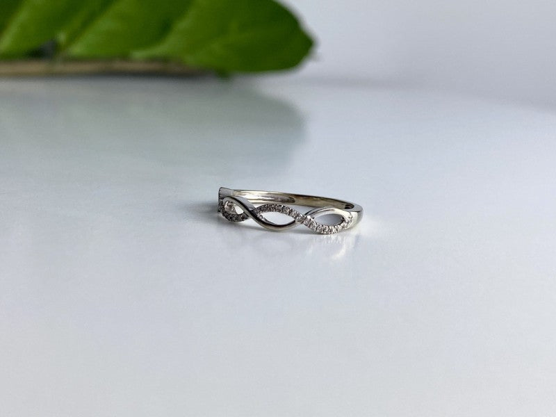 10K White Gold Diamonds Ring Size 7