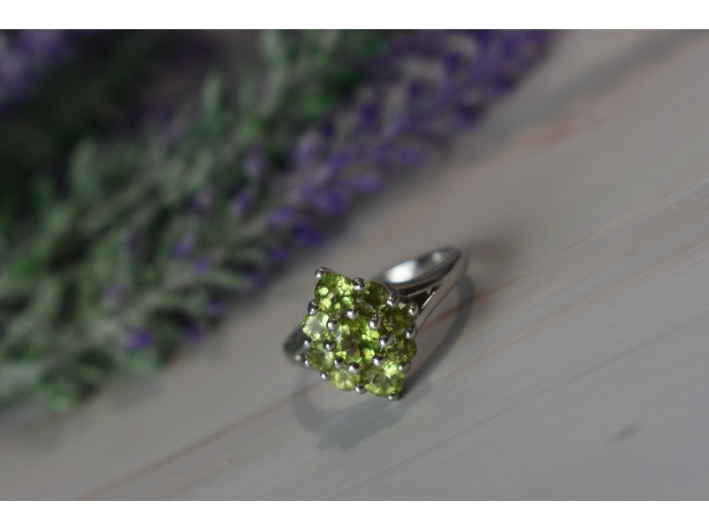 925 Sterling Silver Peridot Ring Size 8
