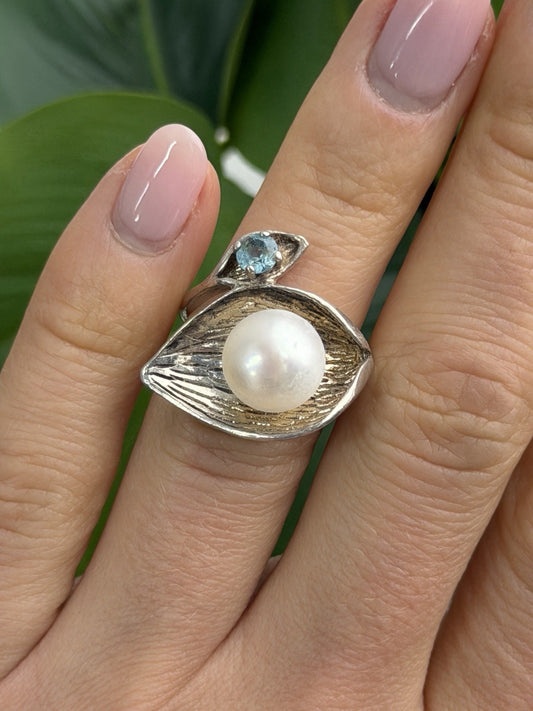 Beautiful Design 925 Sterling Silver Pearl & Topaz Ring Size 5