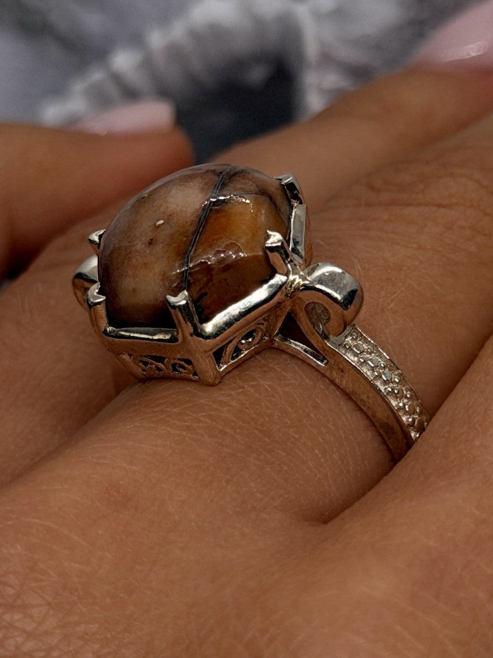 Scrollwork Design Vintage 925 Sterling Silver Brown Agate Ring Size 9