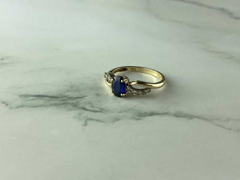 10K Yellow Gold Blue & White Sapphire Ring Size 6.75