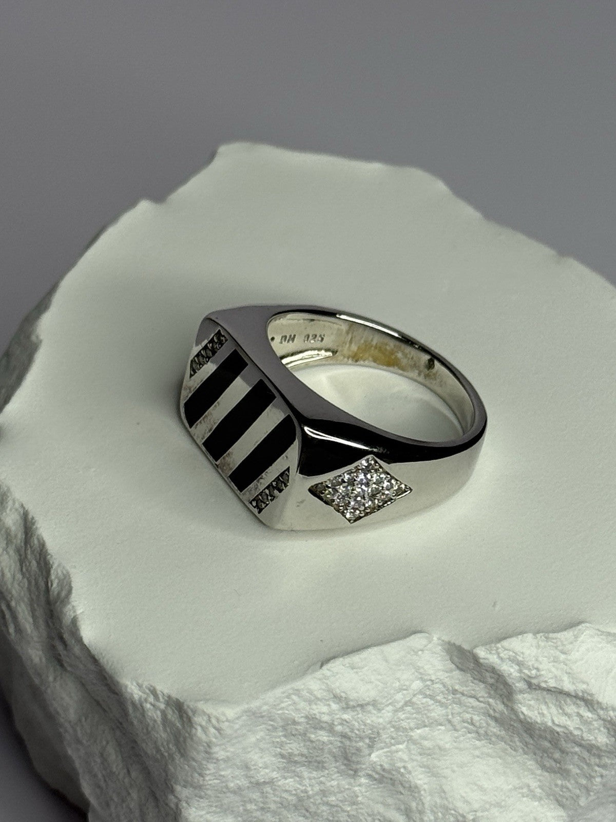 925 Sterling Silver Black Enamel & CZ Men'S Ring Size 11
