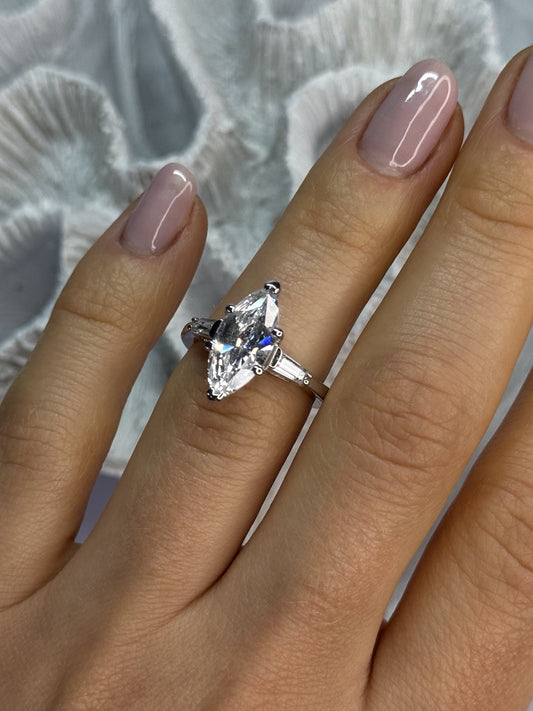 Beautiful 925 Sterling Silver CZ Ring Size 6