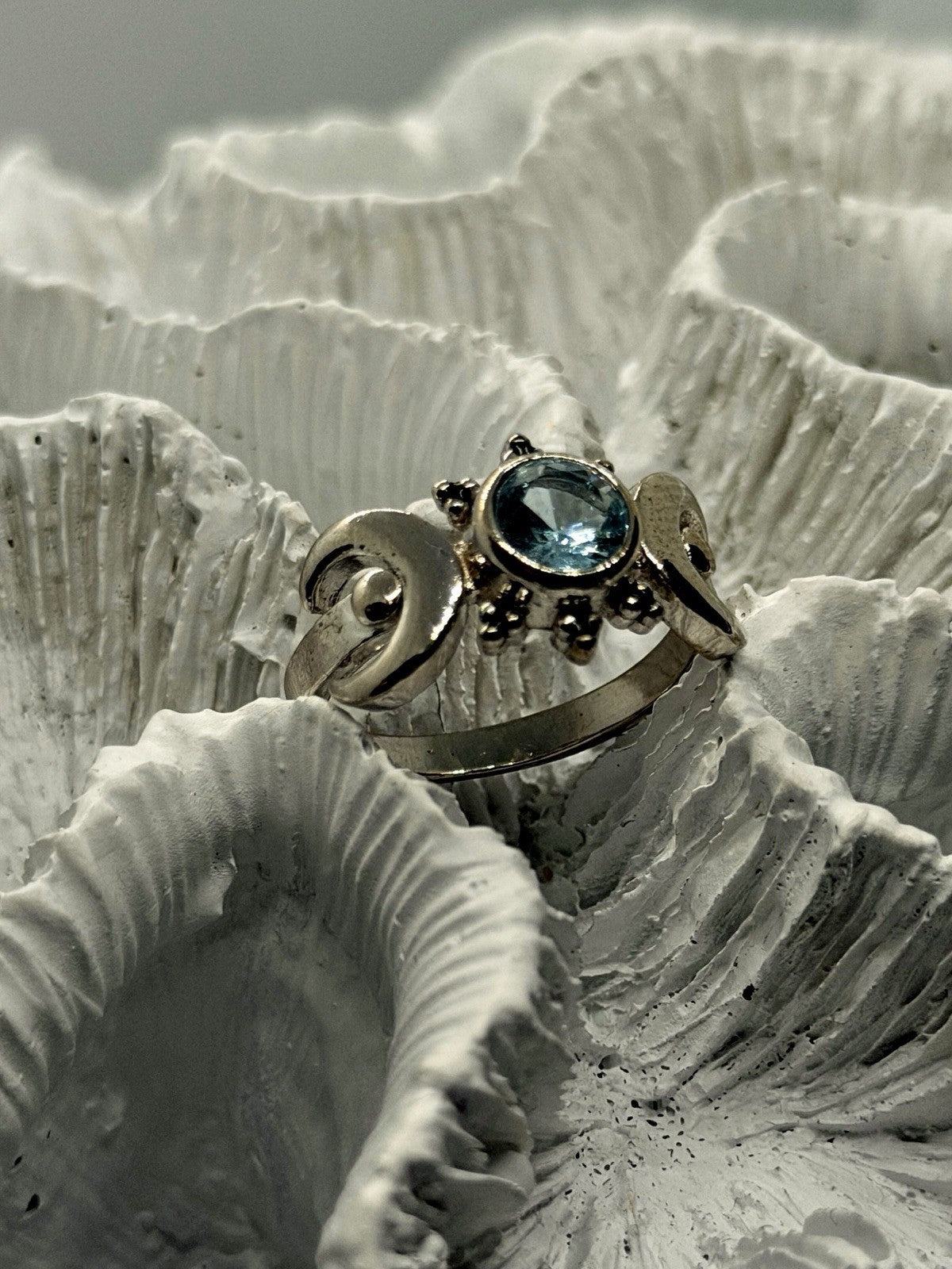 925 Sterling Silver Ring Round Blue Topaz & Sapphire Ornate Swirl Design Size 8