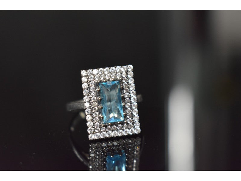 925 Sterling Silver Blue Alpanite & CZ Ring Size 8.5