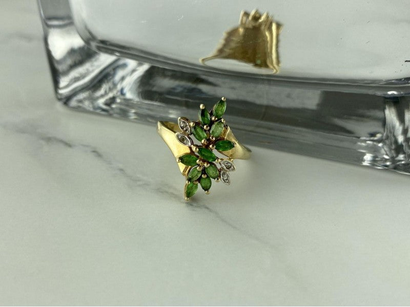 10K Yellow Gold Peridot & Diamonds Ring Size 8