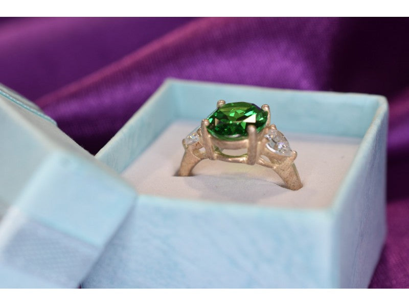 925 Sterling Silver Emerald & CZ Ring Size 6.5