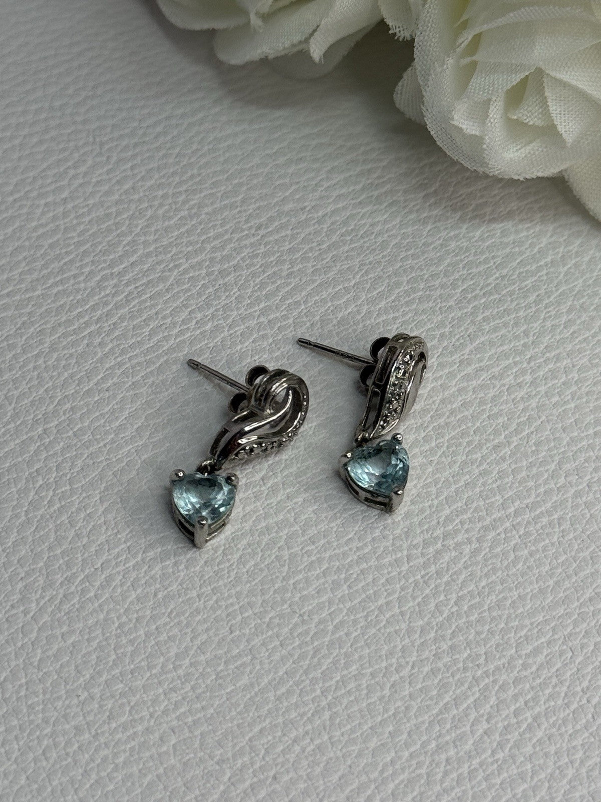 925 Sterling Silver Blue Topaz Heart Earrings Length 0.85 Inch
