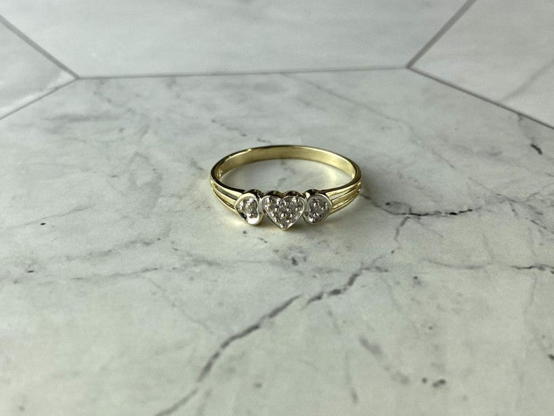 10K Yellow Gold Diamonds "Heart" Ring Size 7