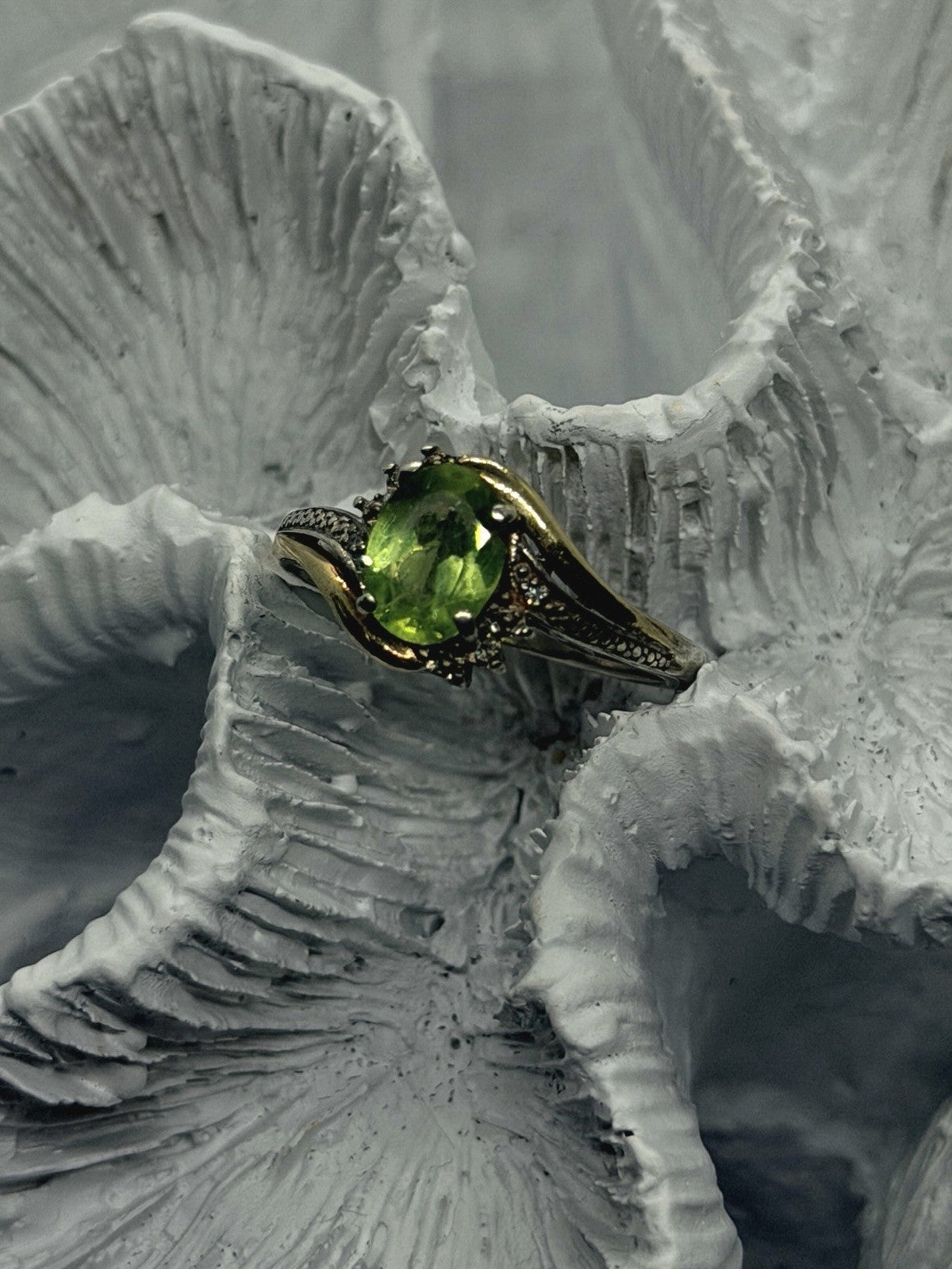 925 Sterling Silver & 10K Gold Plated Peridot & Diamond Ring Size 7