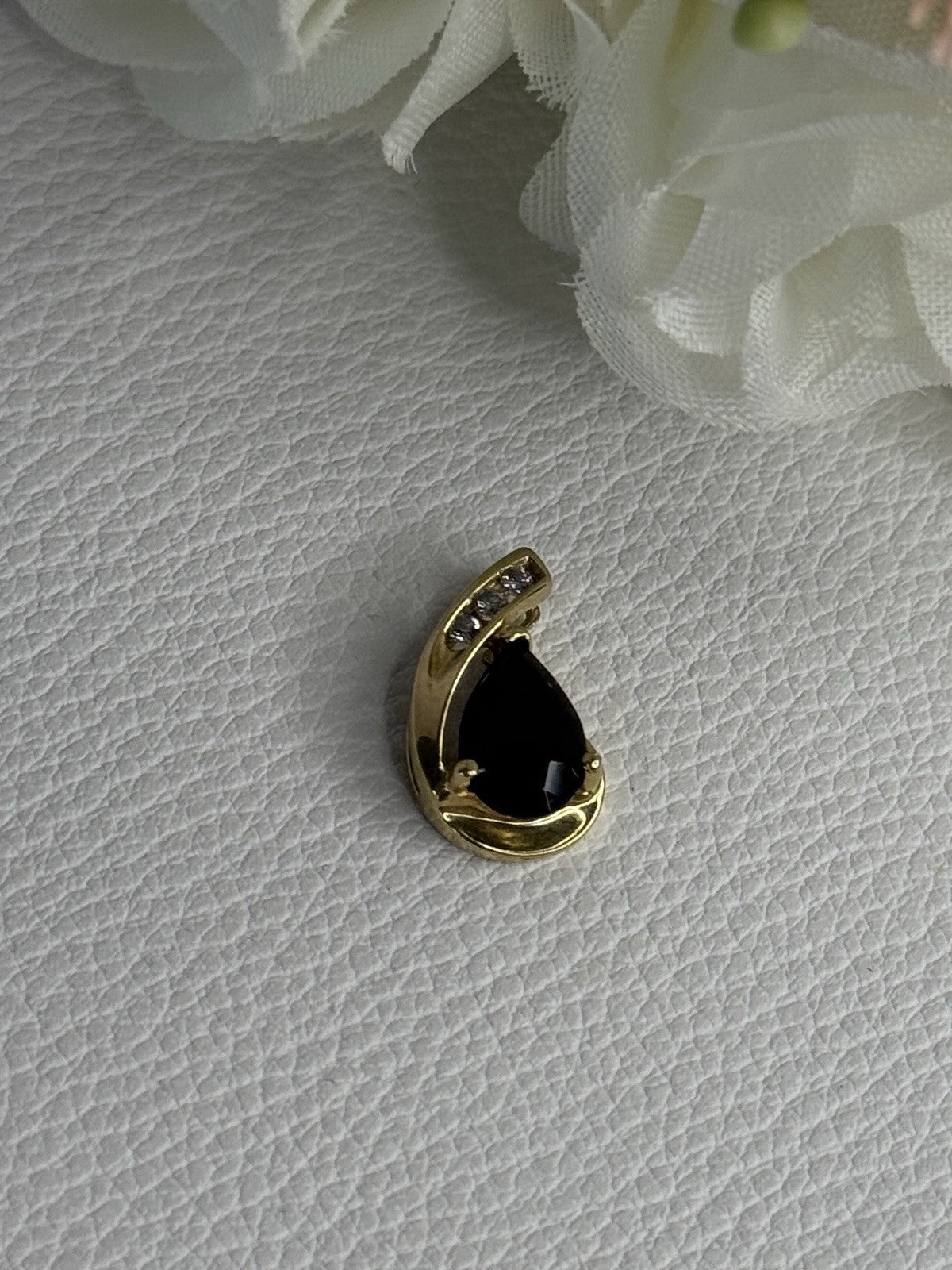 10K Yellow Gold Black Sapphire & Diamonds Pendant Length 0.60 Inch