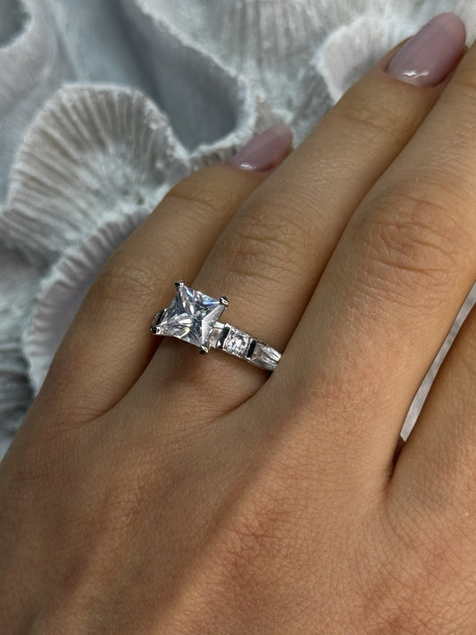 925 Sterling Silver CZ Ring Size 7.5