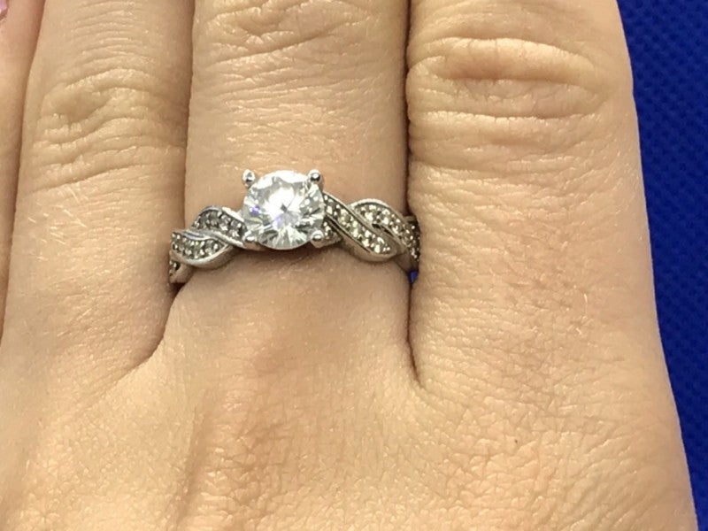 925 Sterling Silver CZ Ring Size 8