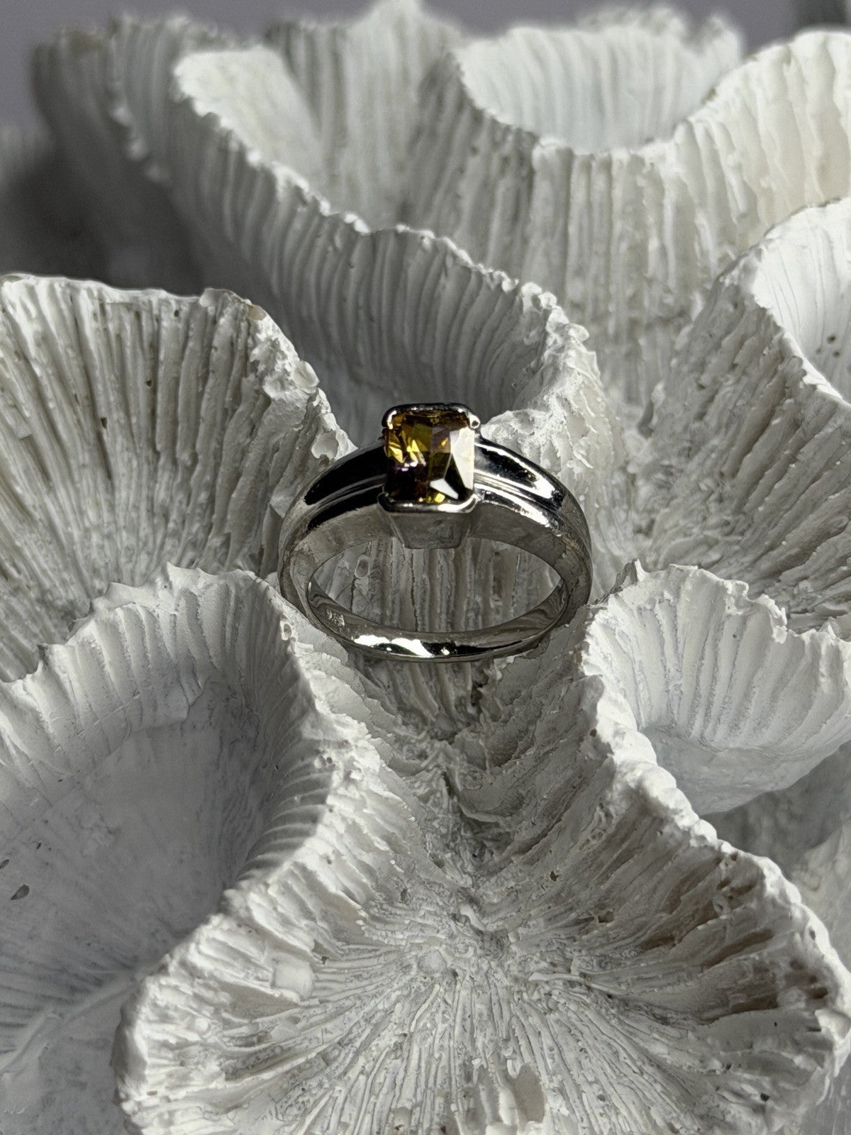 Elegant 925 Sterling Silver Citrine Ring Size 5
