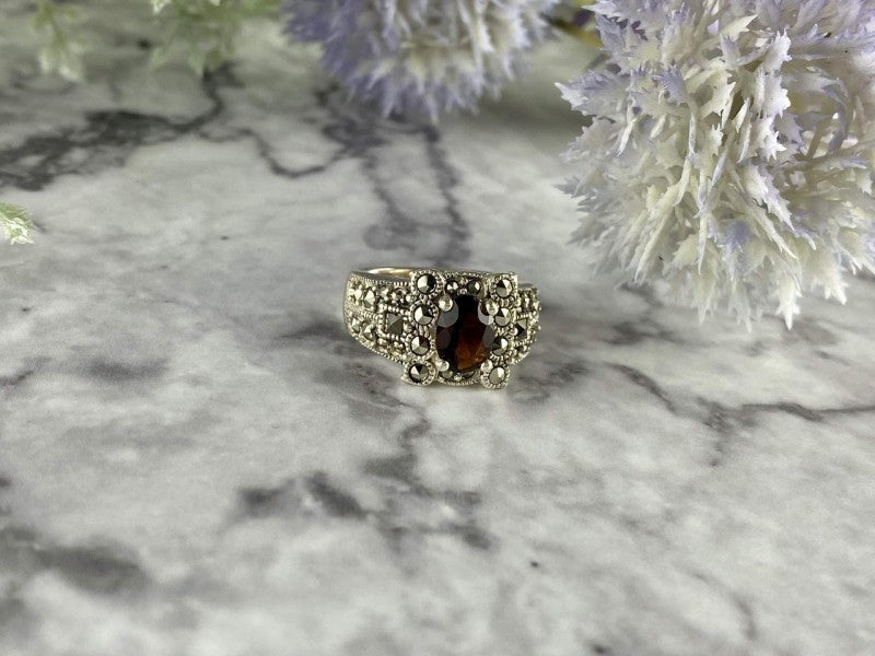 925 Sterling Silver Garnet & Marcasites Ring Size 6.75