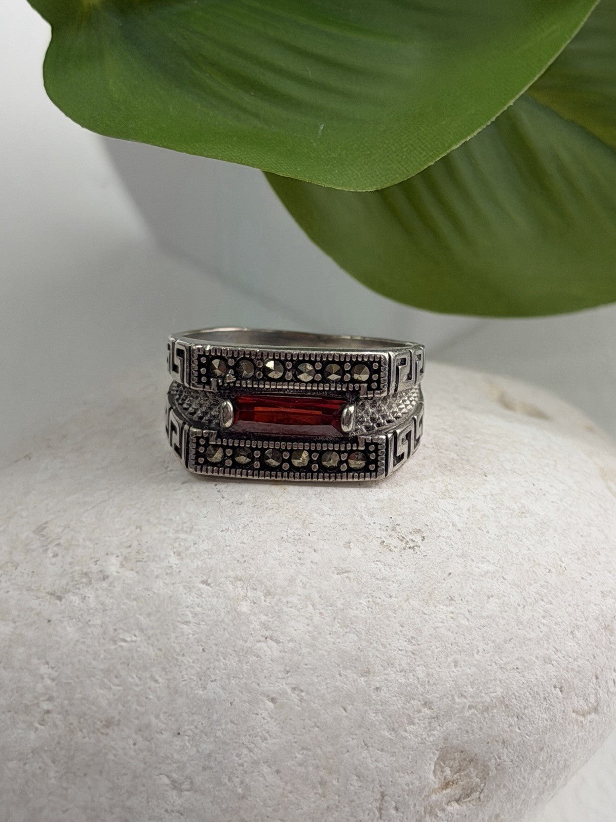 Men's  925 Sterling Silver Garnet & Marcasite Ring Size 10
