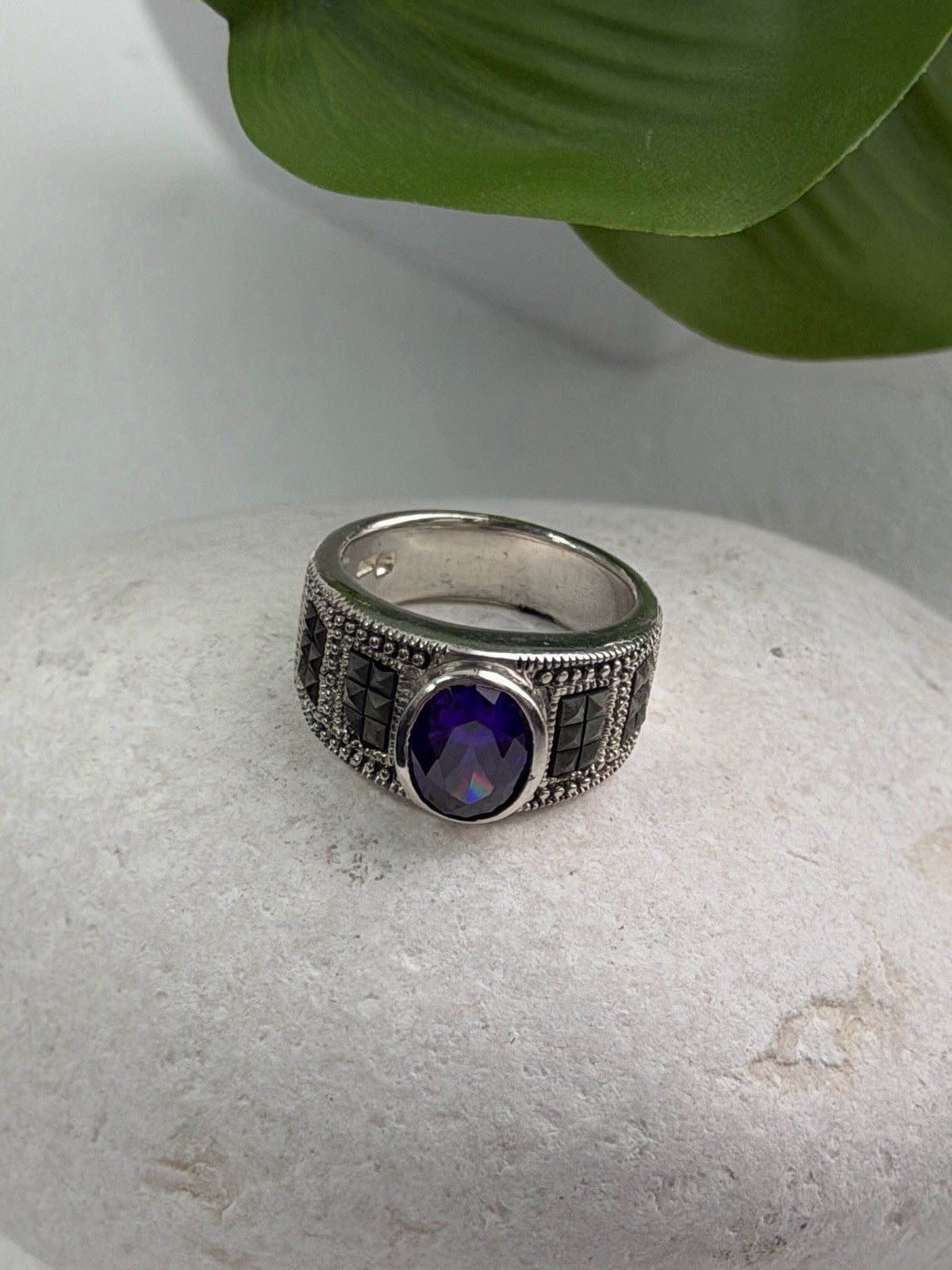 925 Sterling Silver Amethyst & Marcasite Ring Size 6.5