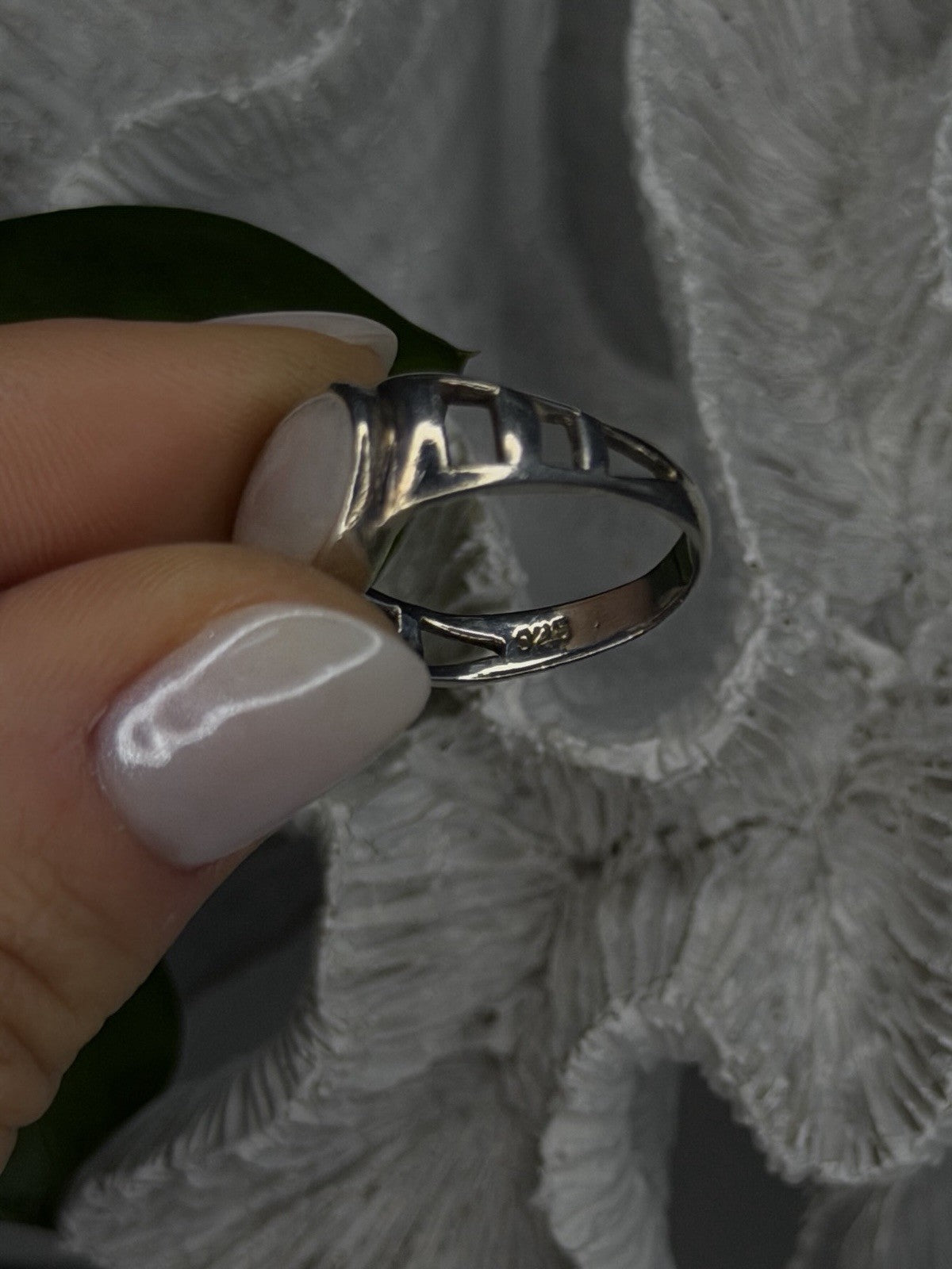 925 Sterling Silver White Abalone Mother of Pearl Ring Size 7