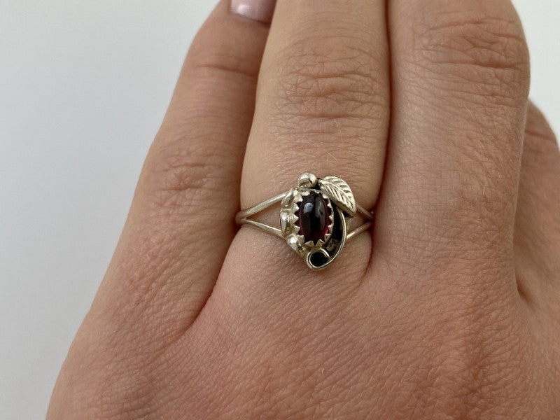 Vintage 925 Sterling Silver Garnet Pyrope Ring Size 6.5