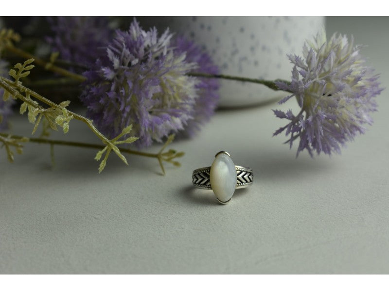 925 Sterling Silver Mother Of Pearl Ring Size 6.5