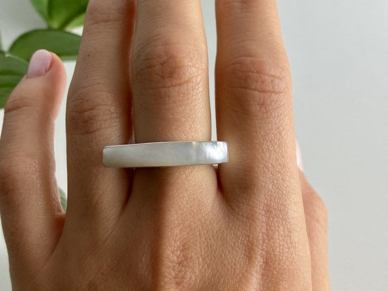 925 Sterling Silver Mother OF Pearl Ring Size 8.5