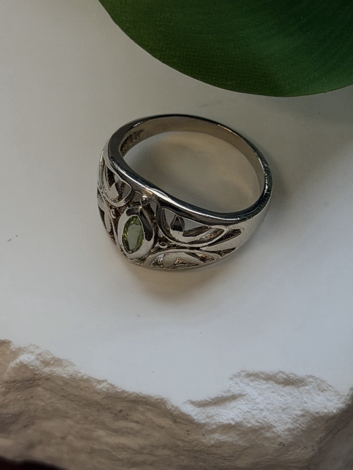925 Sterling Silver Marquise Cut Peridot Art Nouveau Filigree Ring Size 8