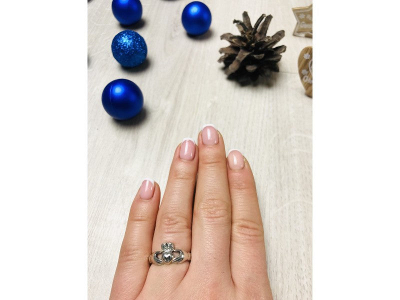 925 Sterling Silver "Heart In Hands" Ring Size 7