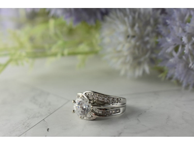 925 Sterling Silver CZ Ring Size 7