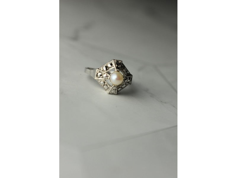 925 Sterling Silver Pearl and Marcasites Ring Size 6.5