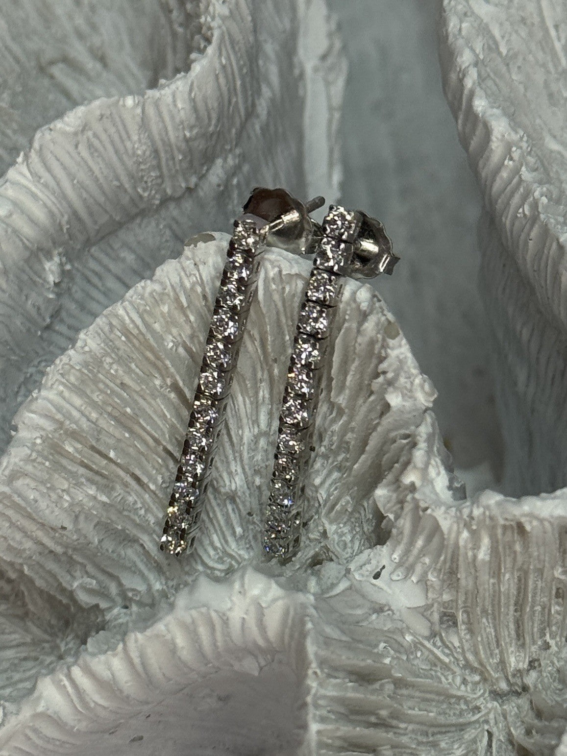 14K WHITE GOLD DIAMONDS EARRINGS LENGTH 1.13 INCH