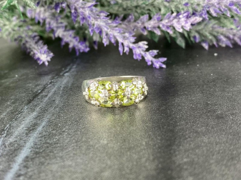 925 Sterling Silver Chrysolite Ring Size 9.5